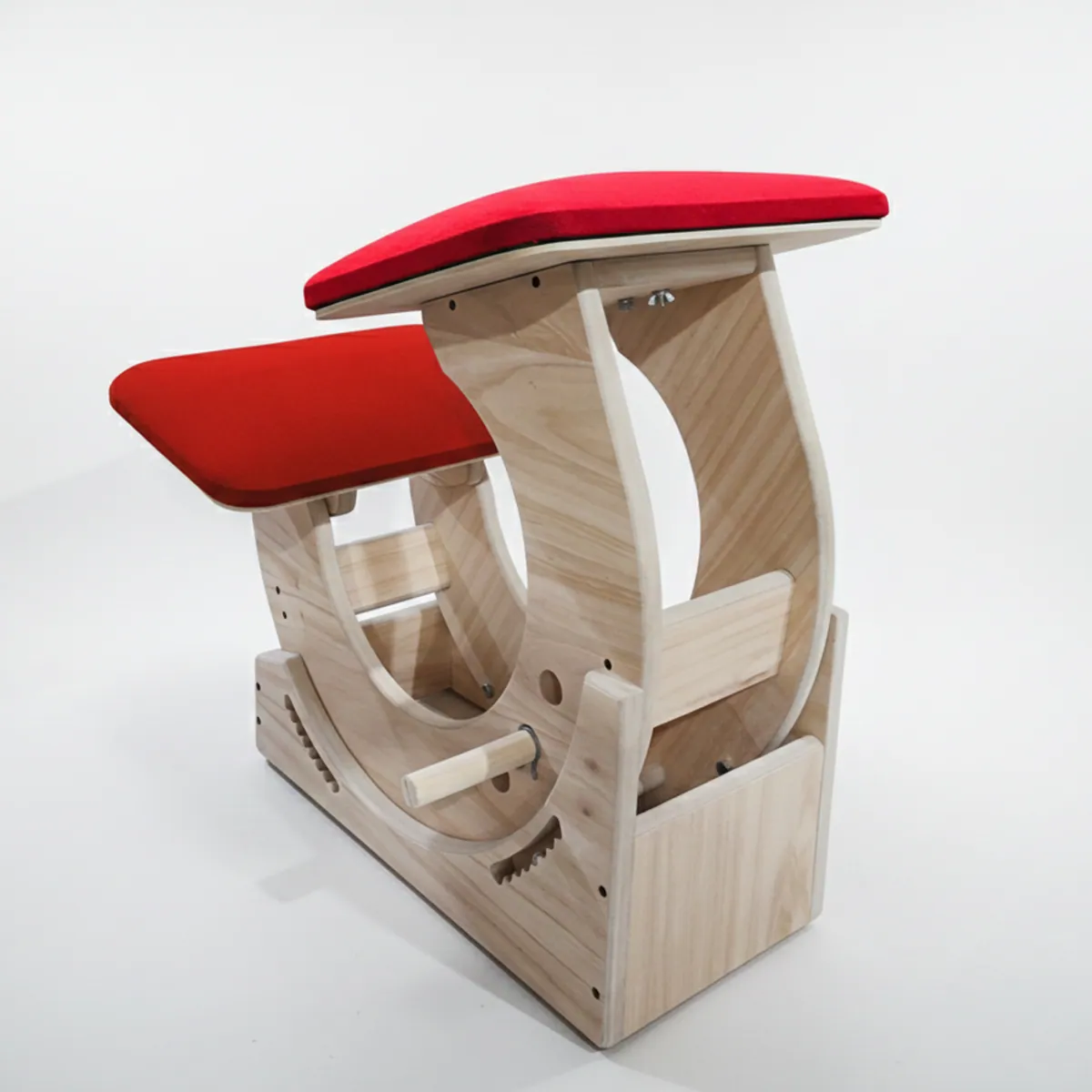 Mueble infantil multifunción fabricado con piezas de madera CNC