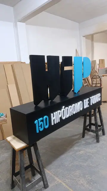 Cartel corpóreo del Hipódromo de Todos